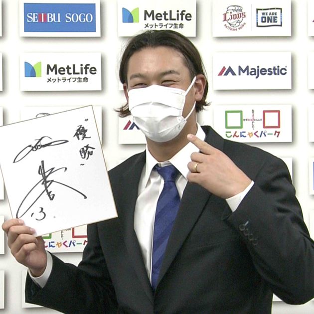 ロン毛からアフロへ 西武 高橋が大台到達